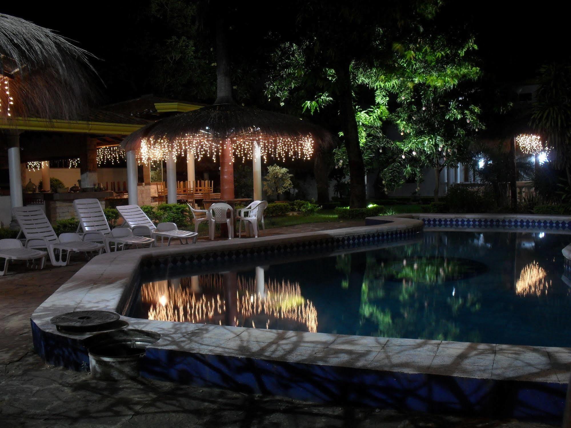 Ross Char Hotel Asunción Esterno foto