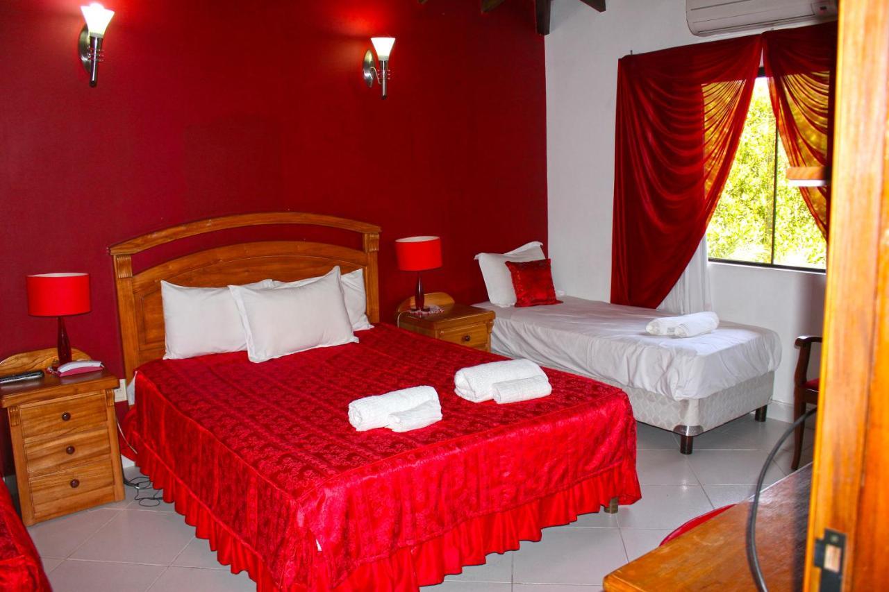 Ross Char Hotel Asunción Esterno foto
